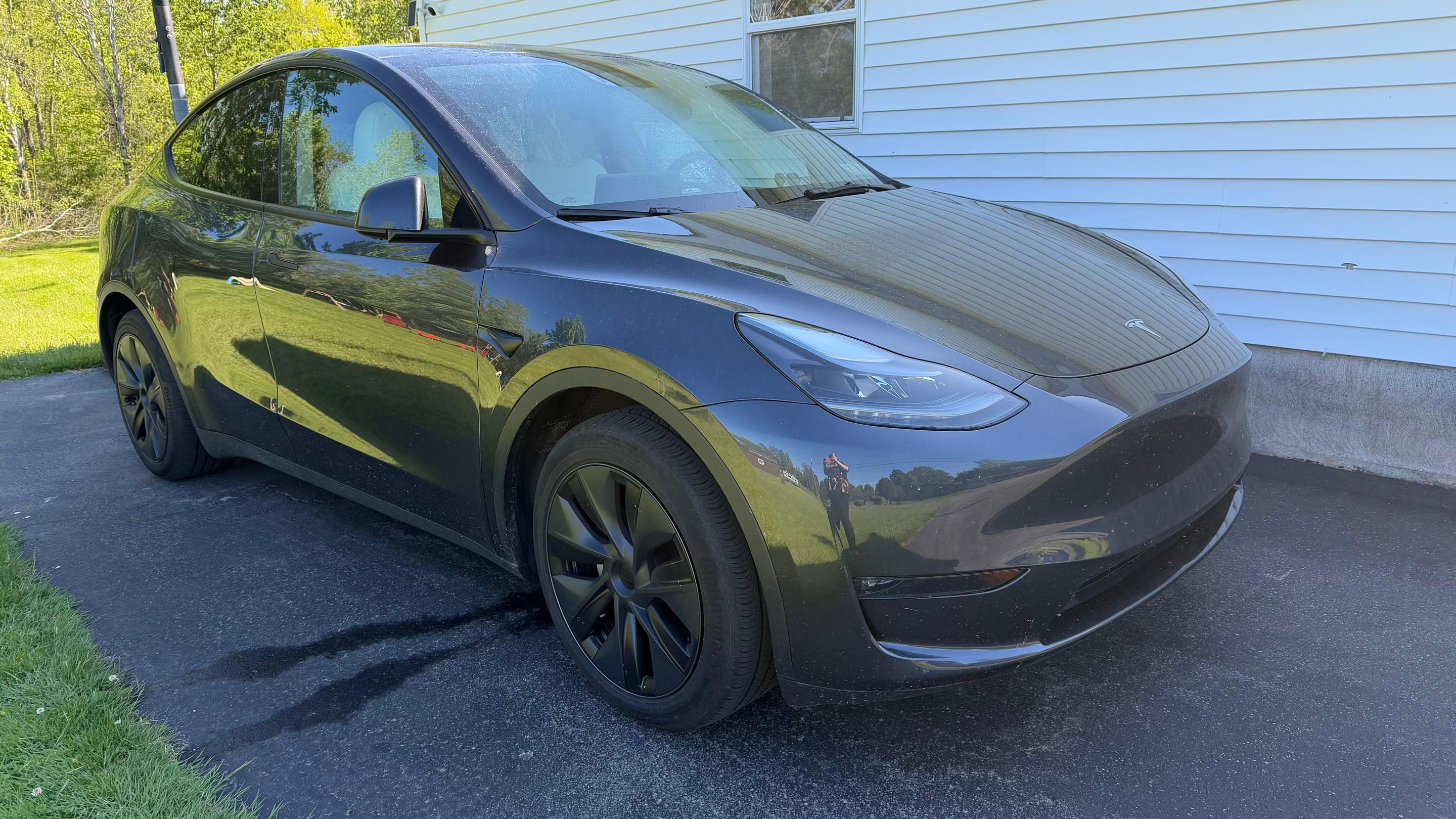Tesla Model Y 2025 in Oswego, NY