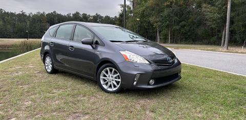Toyota Prius v 2014