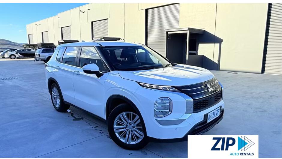 Mitsubishi OUTLANDER 2023 in Cambridge