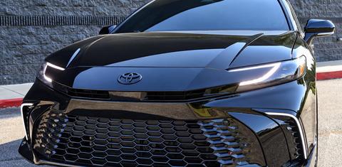 Toyota Camry Hybrid 2026
