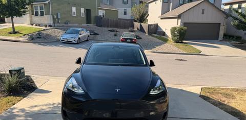 Tesla Model Y 2025