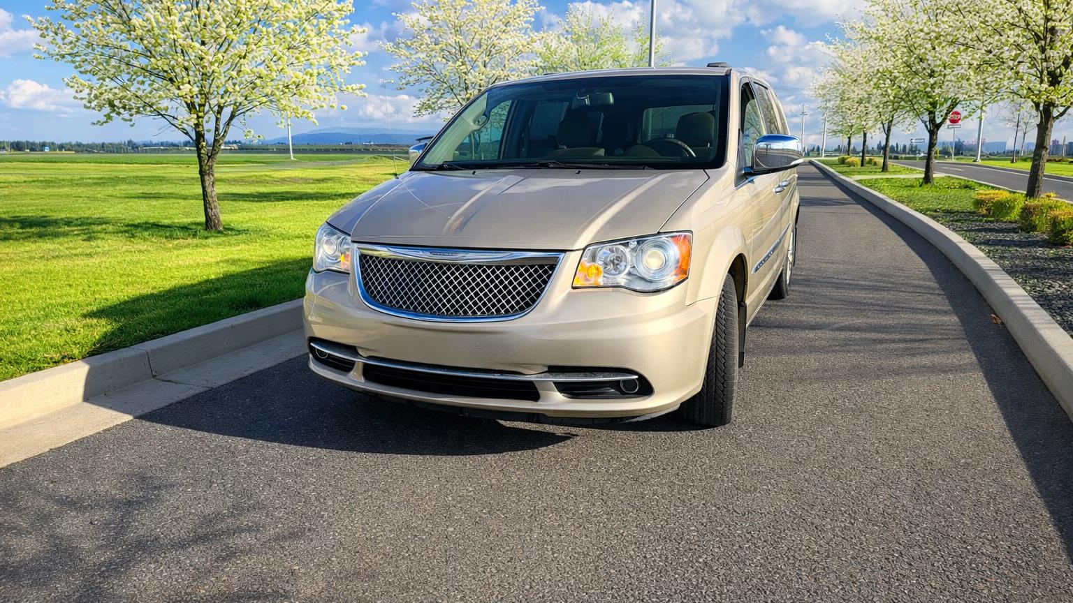 Chrysler Town & Country 2015 in Spokane, WA