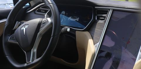 Tesla Model S 2015