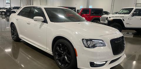 Chrysler 300 2021
