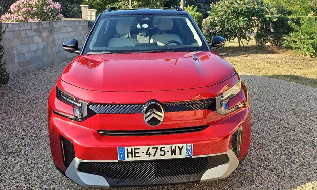 Miniature Citroën C3 Aircross 2025 – Rouge Elixir, Toit Noir, échelle 1:43, Modèle Réduit De Collection