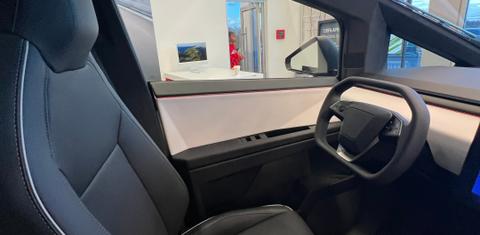 Tesla Cybertruck 2025