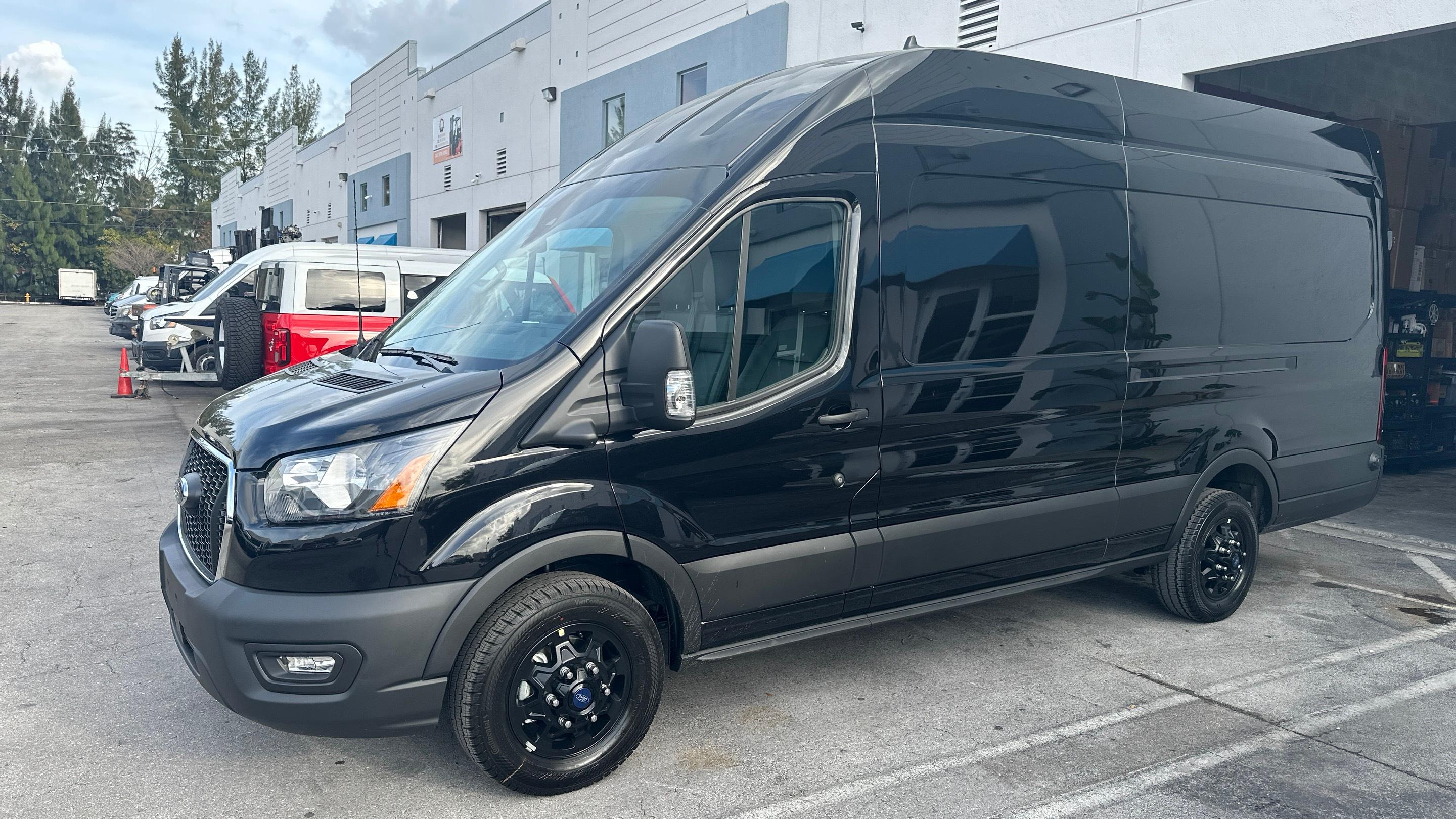 Ford Transit Cargo 2024 in Miami, FL