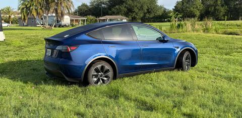 Tesla Model Y 2024