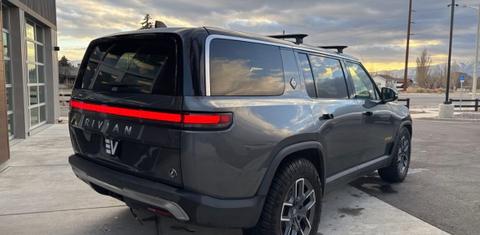 Rivian R1S 2022