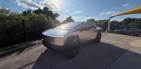 Tesla Cybertruck 2026