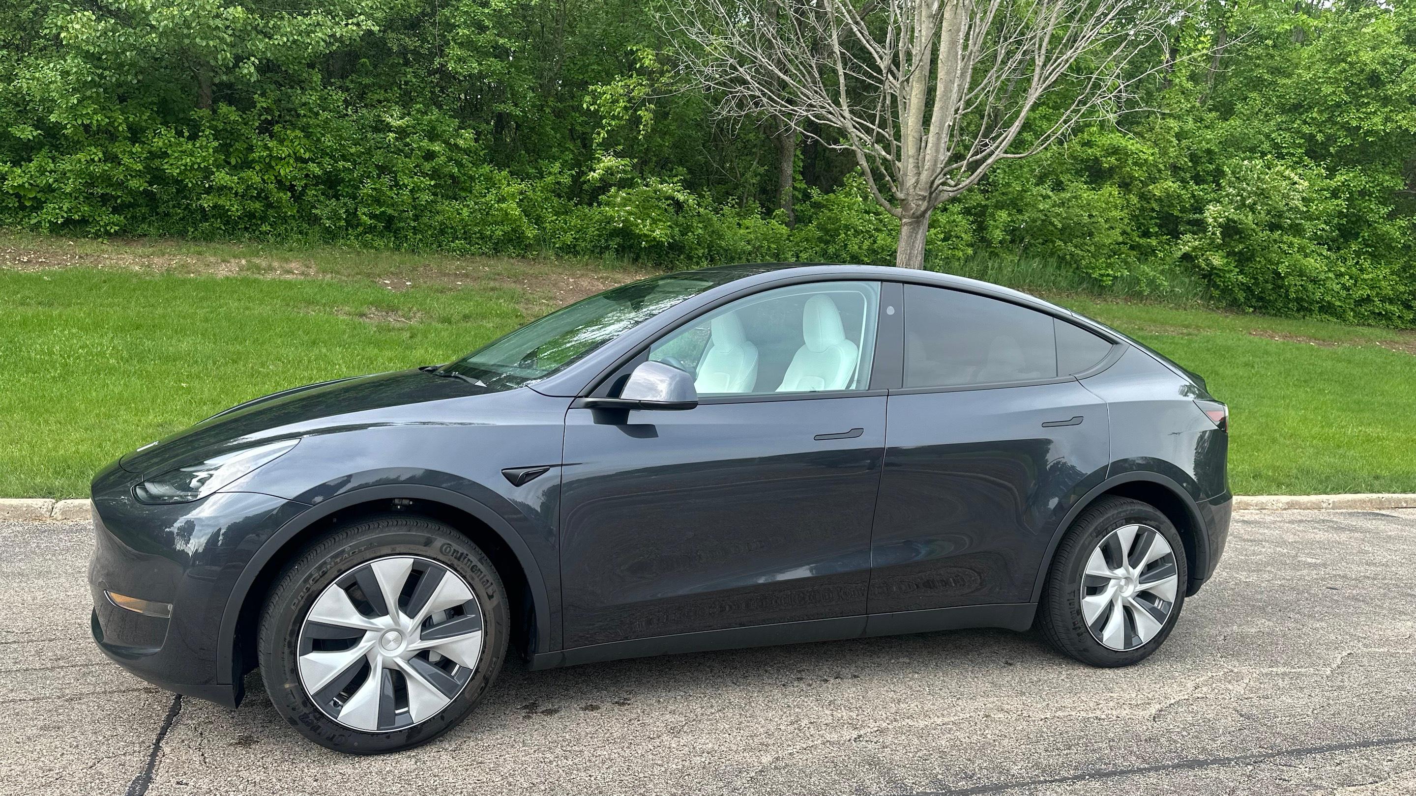 Tesla Model Y 2024 in Hoffman Estates, IL