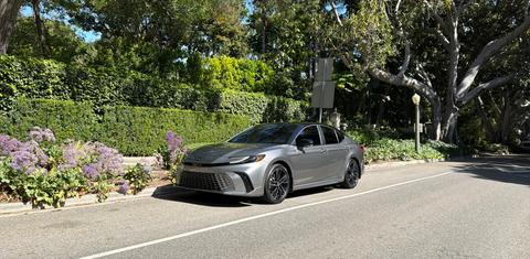 Toyota Camry Hybrid 2026