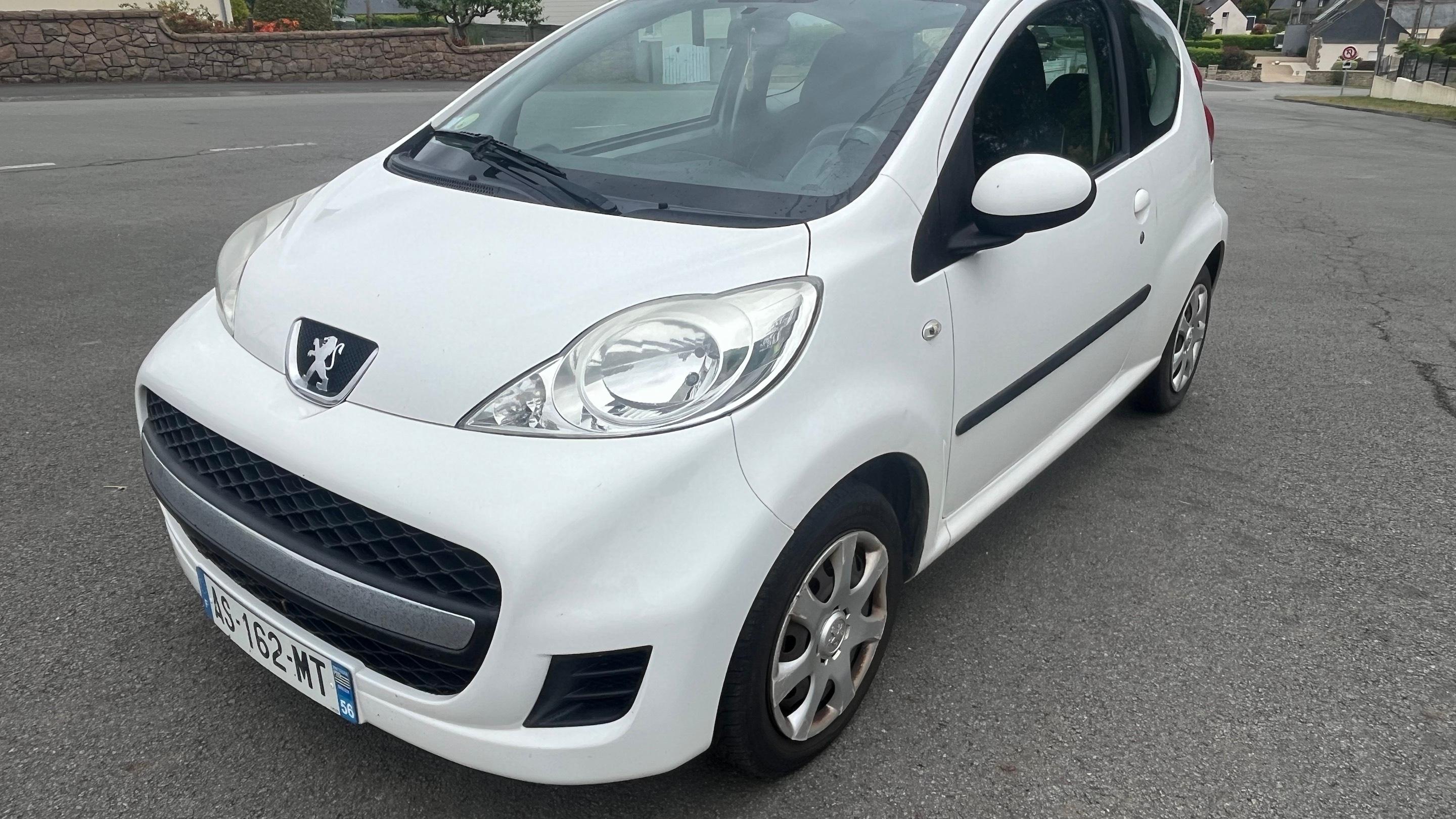 Peugeot 107 2010 à Ploumagoar