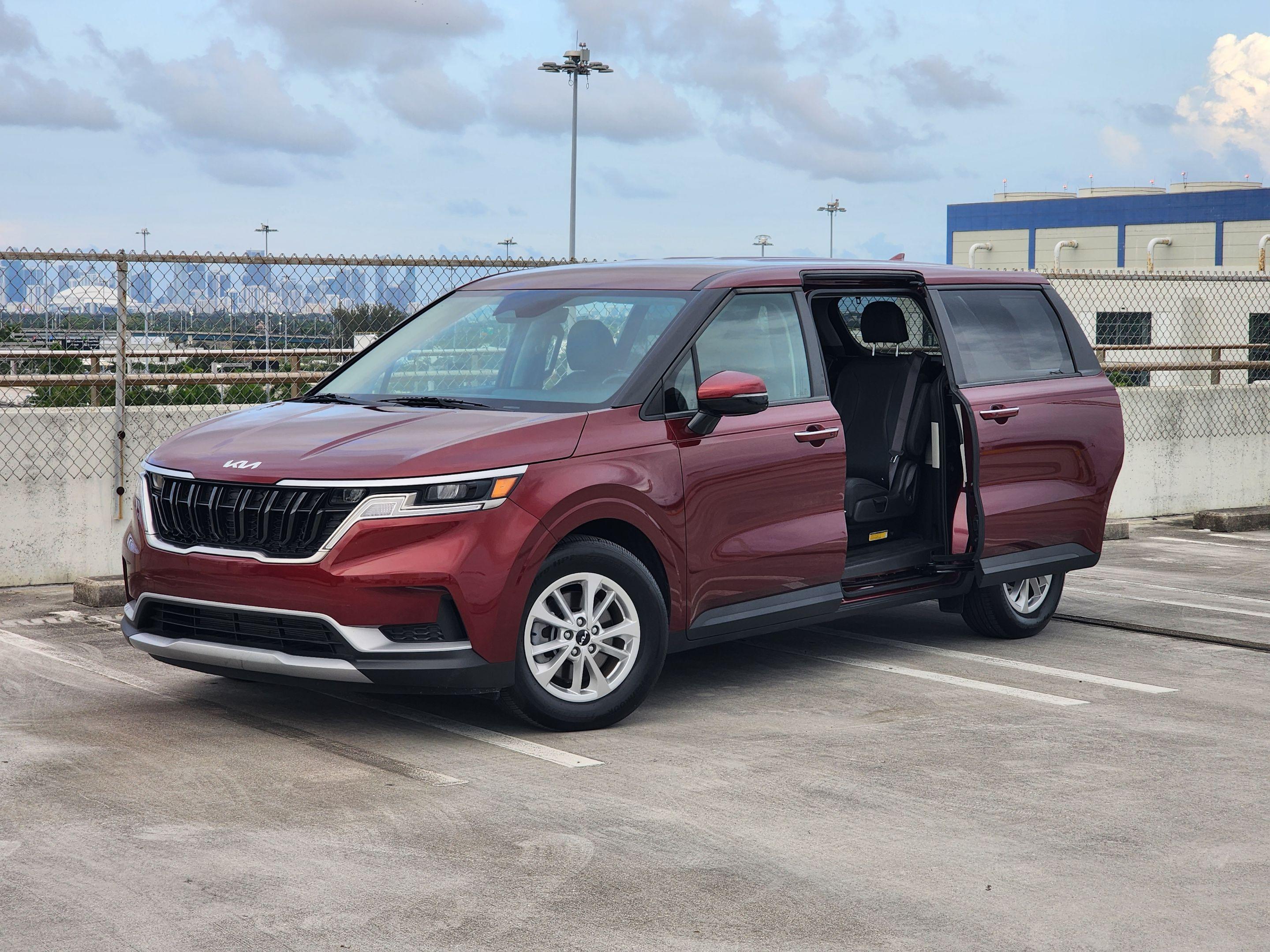 Kia Carnival 2023 in Tampa, FL