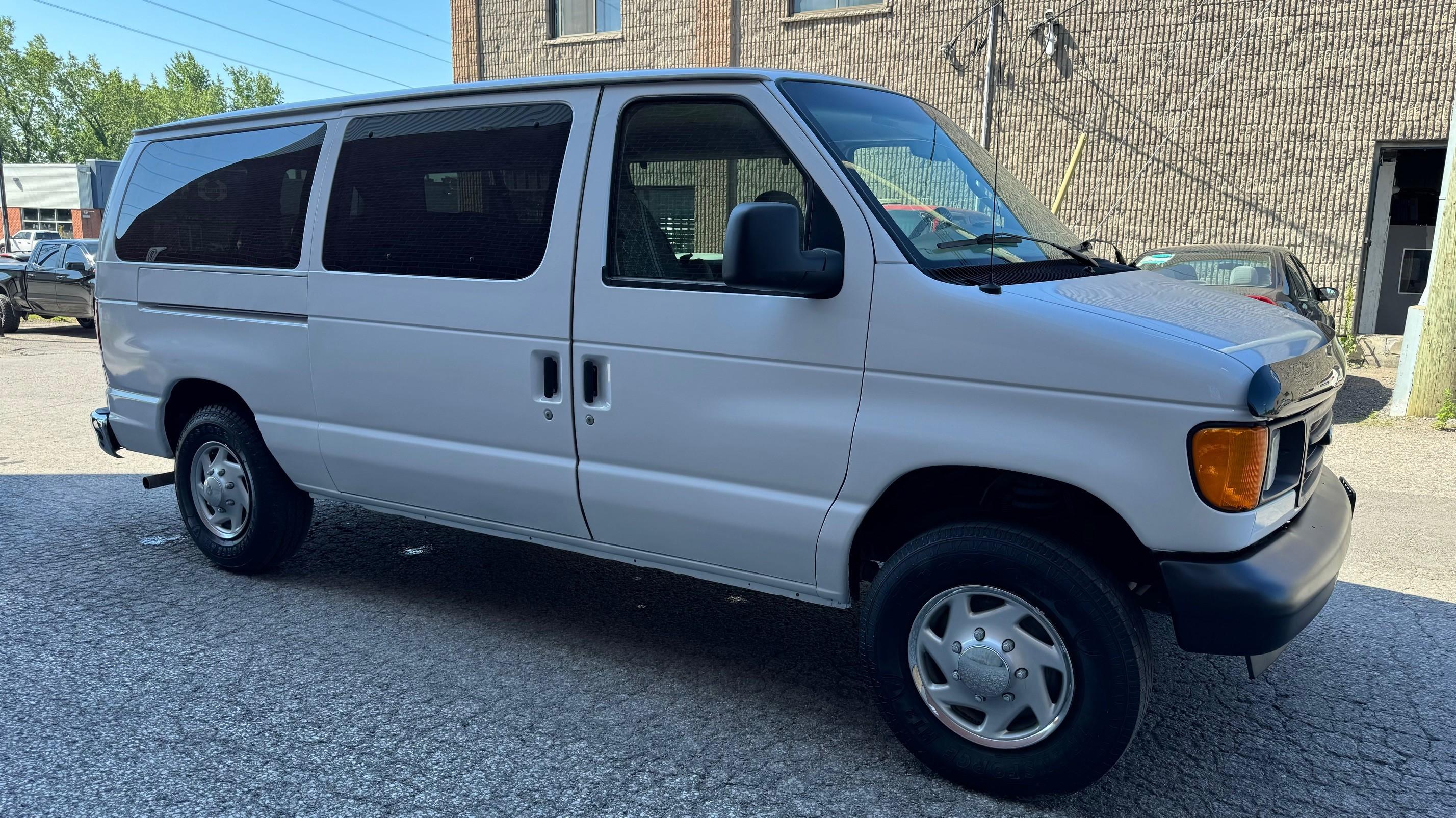 Location de Ford Econoline 2007 à Montréal (QC) par Ray Turo