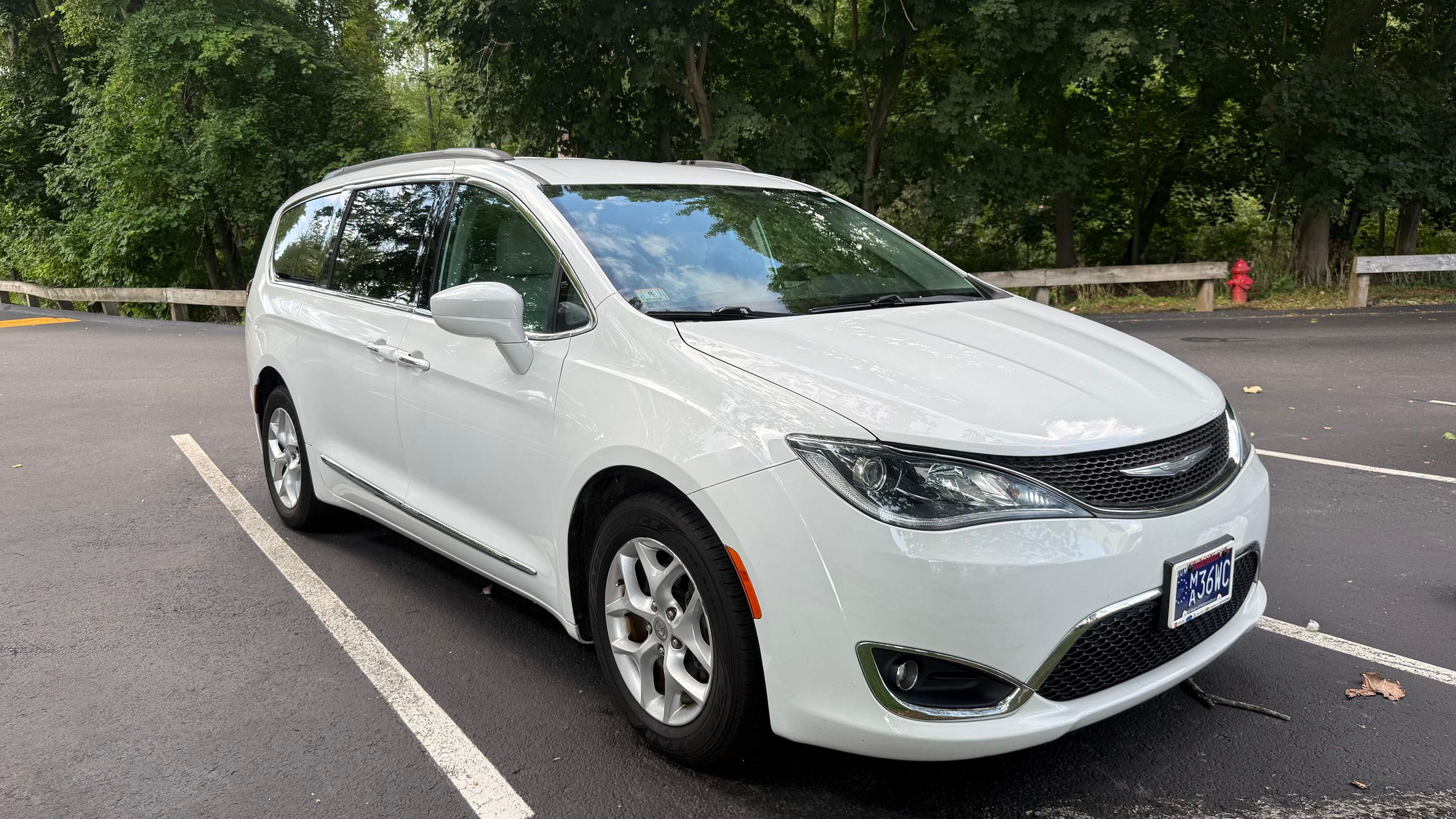 Chrysler Pacifica 2017 in Burlington, MA
