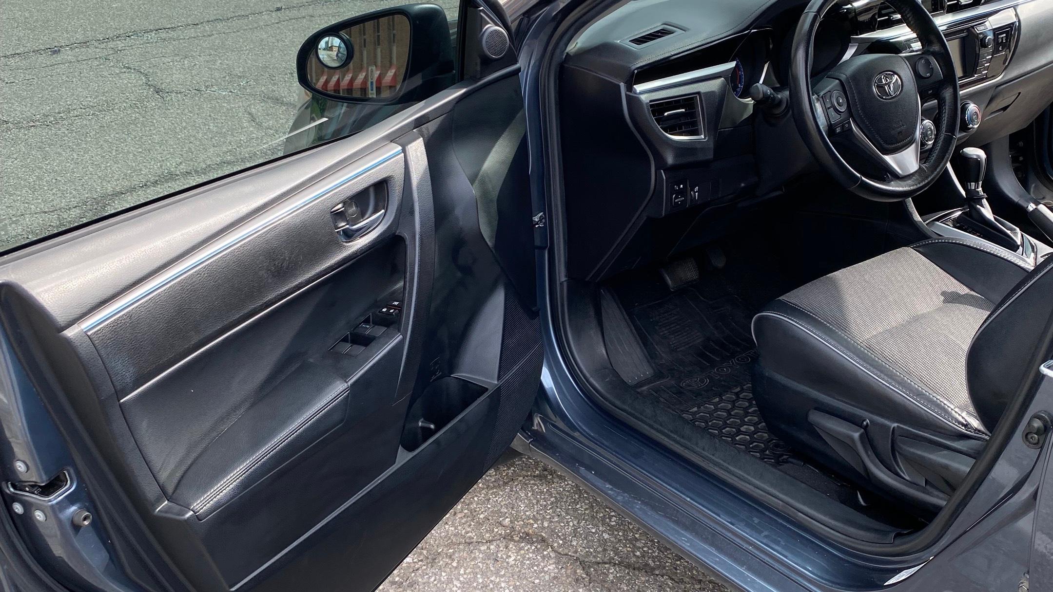 Toyota Corolla 2016 in Richmond Hill, ON
