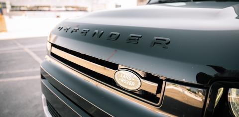 Land Rover Defender 2025