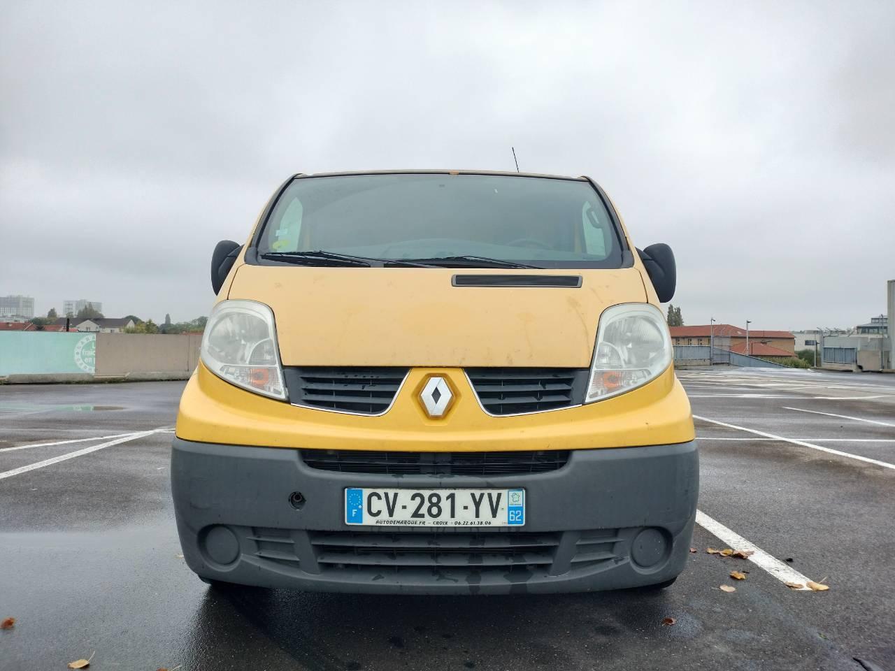 Renault TRAFIC II 2013 à Saint-Denis
