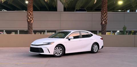 Toyota Camry Hybrid 2026