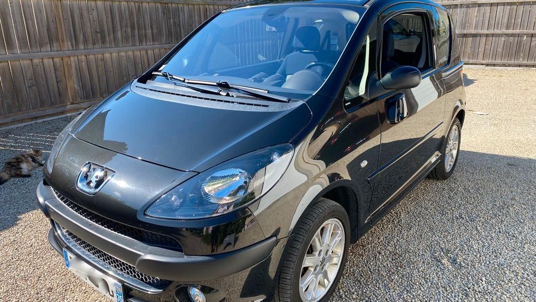 Peugeot 1007 2008 à Entre-Deux-Eaux