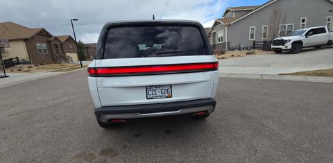 Rivian R1S 2024