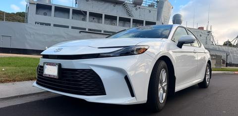 Toyota Camry Hybrid 2026