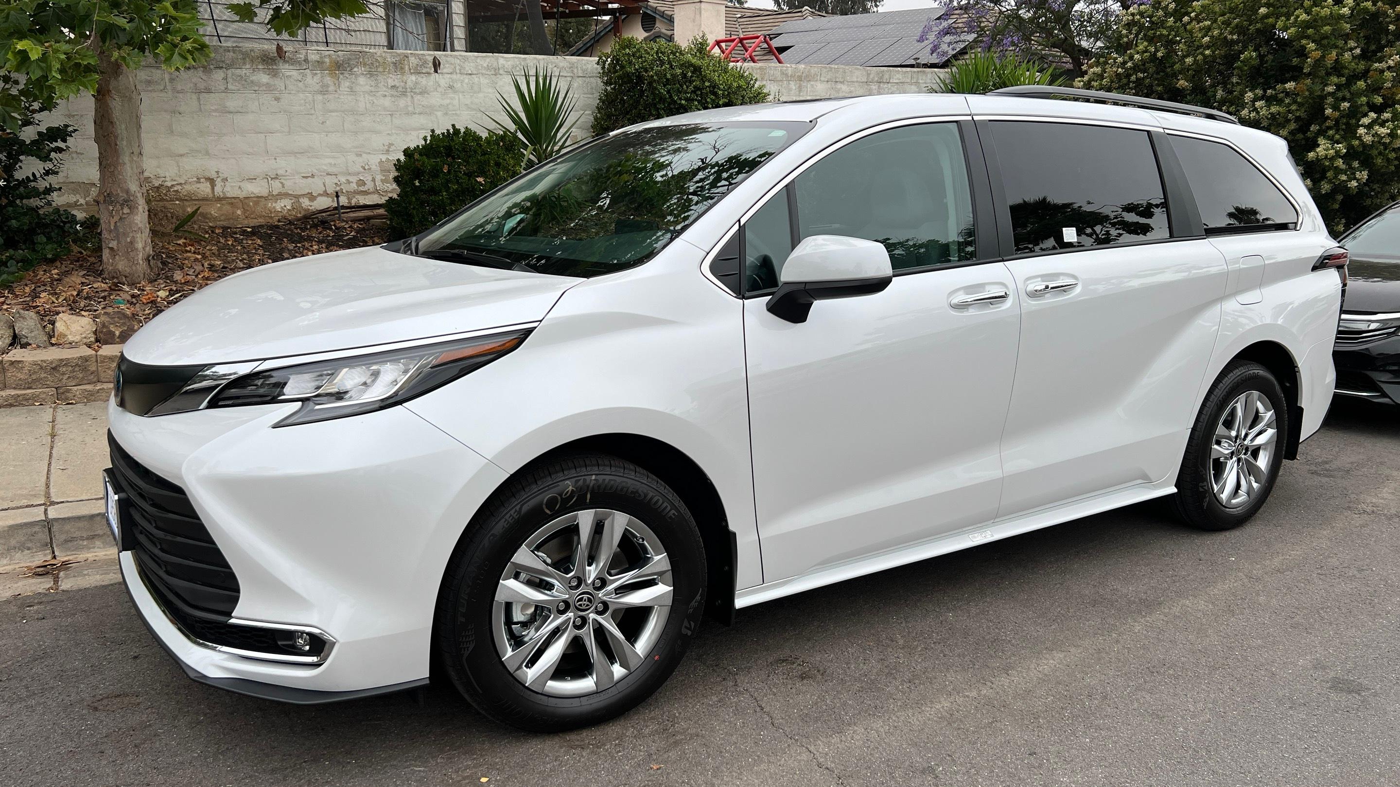 Toyota Sienna 2023 in Escondido, CA