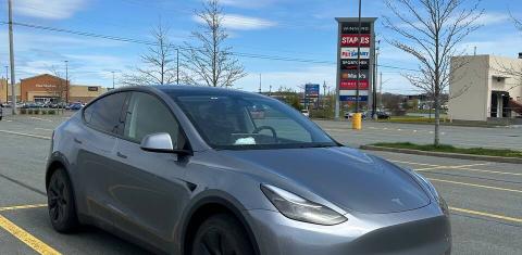 Tesla Model Y 2024