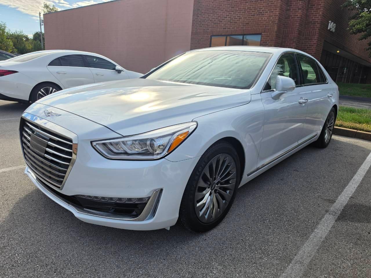 Genesis G90 2018 in Saint Ann, MO