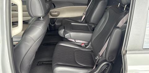Kia Carnival Hybrid 2025