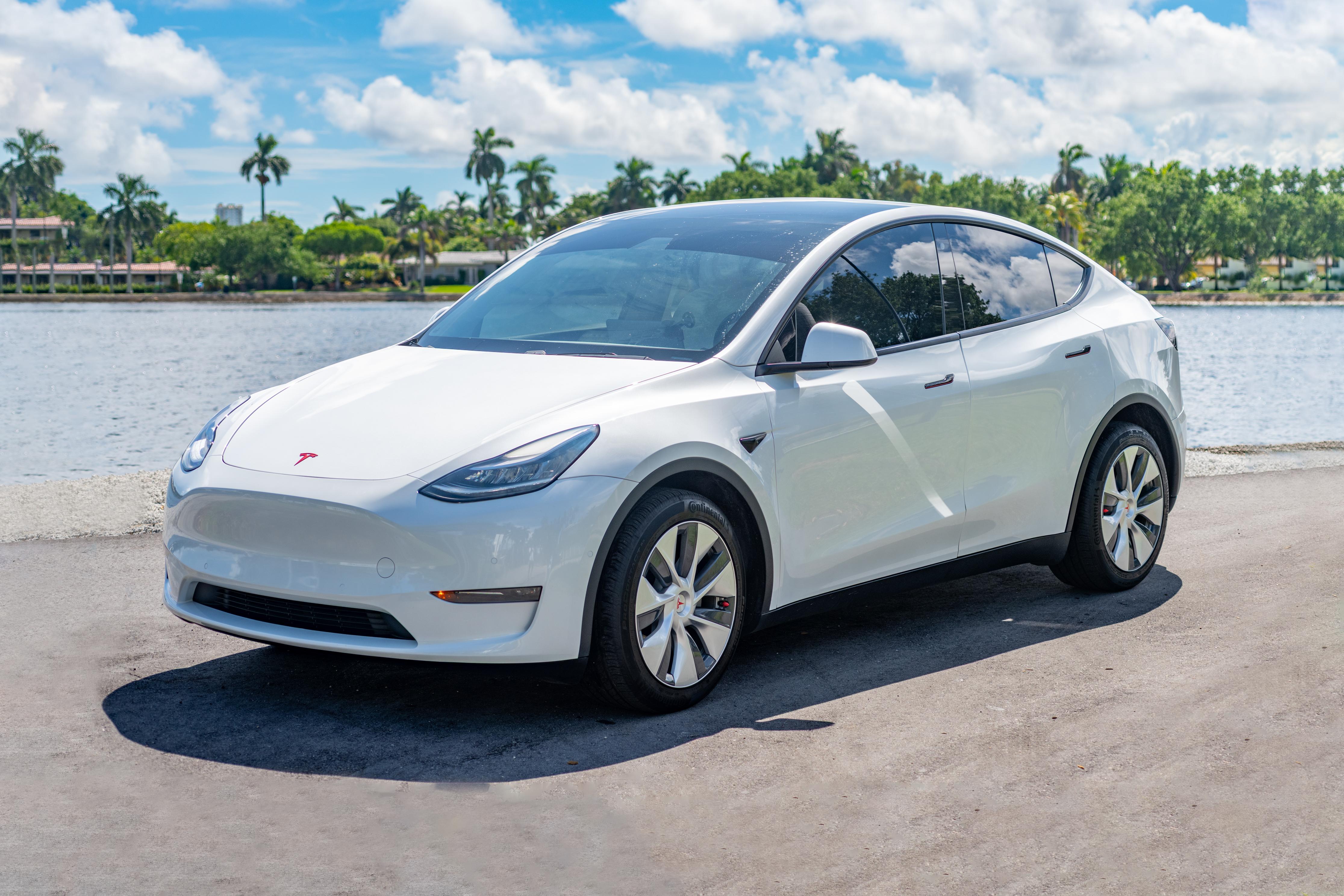 Tesla Model Y 2020 in Hollywood, FL