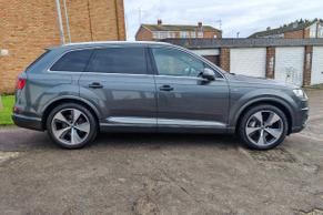Audi Q7 2017 in Luton