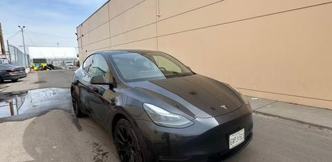 Tesla Model Y 2024