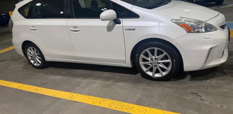 Toyota Prius v 2014