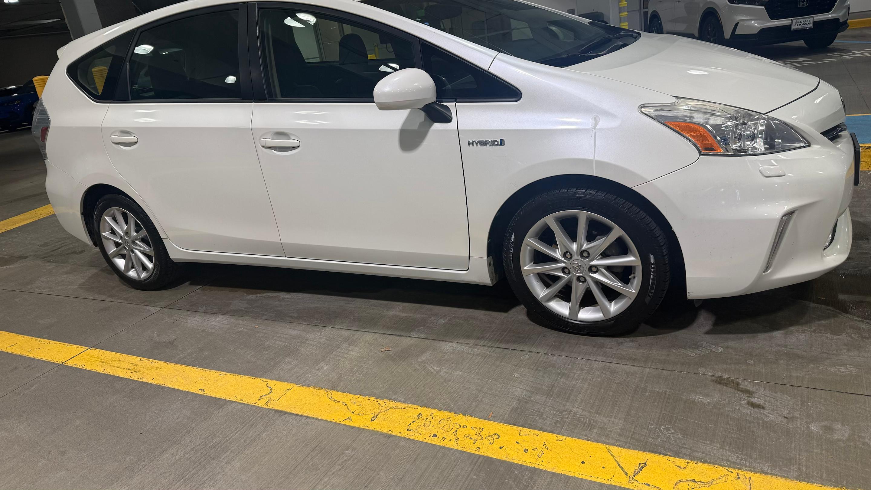 Toyota Prius v 2014 in Herndon, VA