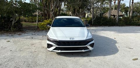 Hyundai Elantra Hybrid 2025