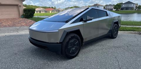 Tesla Cybertruck 2025