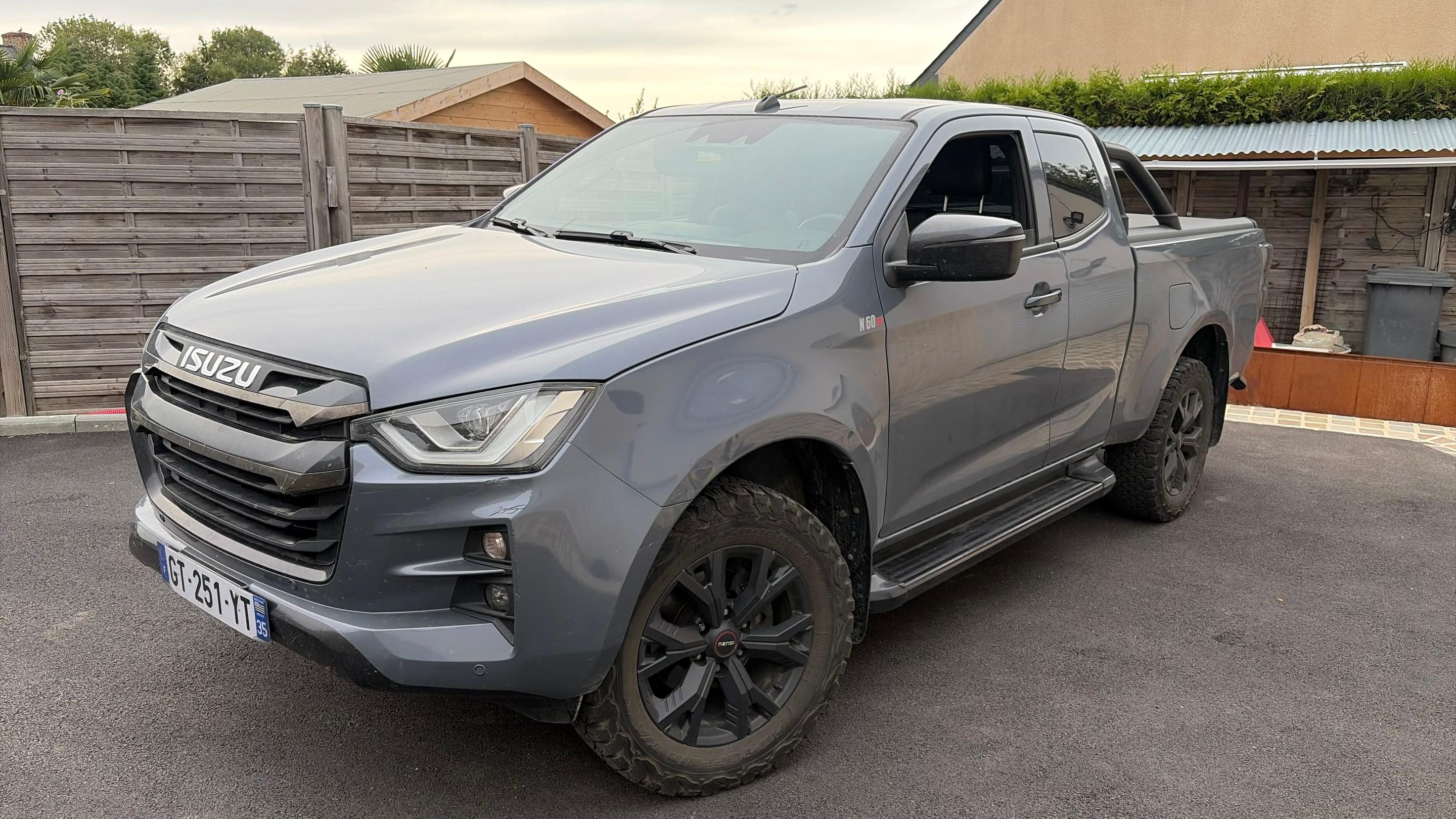 Isuzu D-MAX 2024 à Miniac-morvan