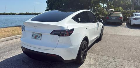 Tesla Model Y 2025