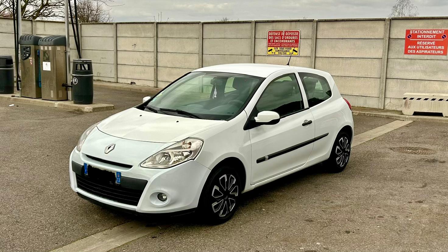 Renault CLIO III 2014 in Toulouse