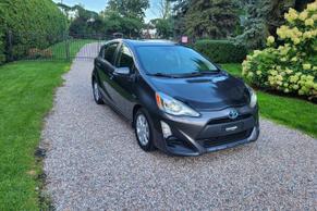 Toyota Prius c 2017 in Montréal