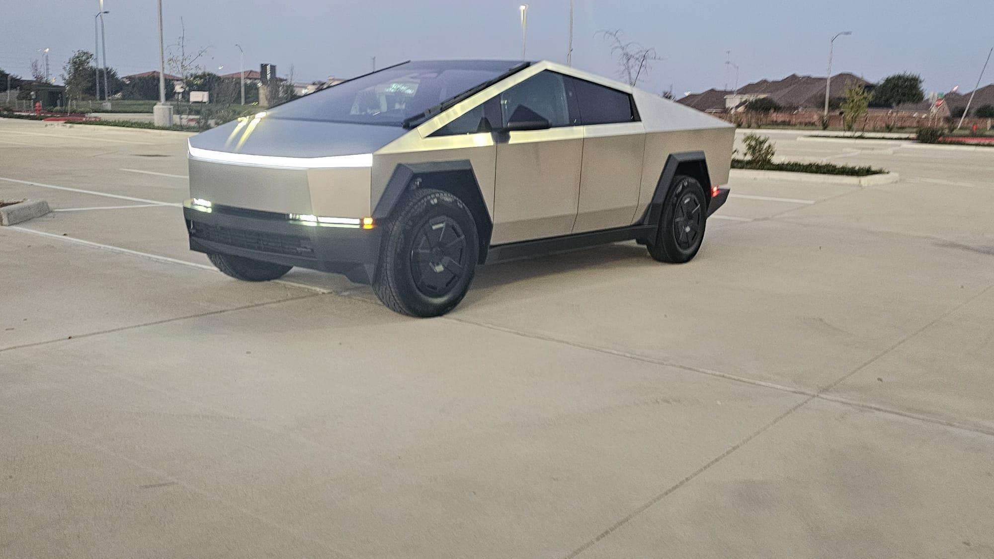 Tesla Cybertruck 2024 in Richmond, TX