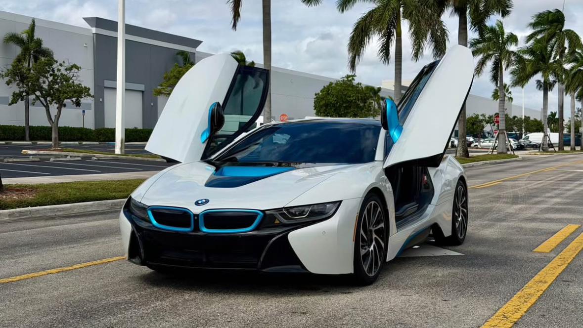 BMW i8 2016 in 