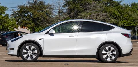 Tesla Model Y 2024