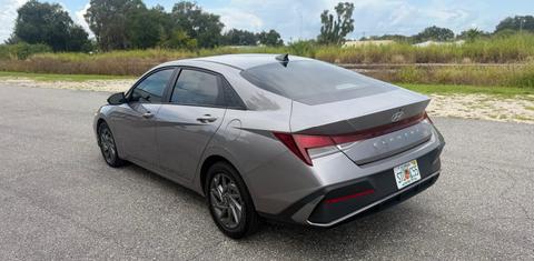Hyundai Elantra 2024
