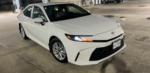 Toyota Camry Hybrid 2026