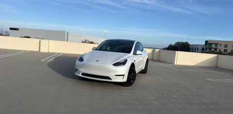 Tesla Model Y 2024