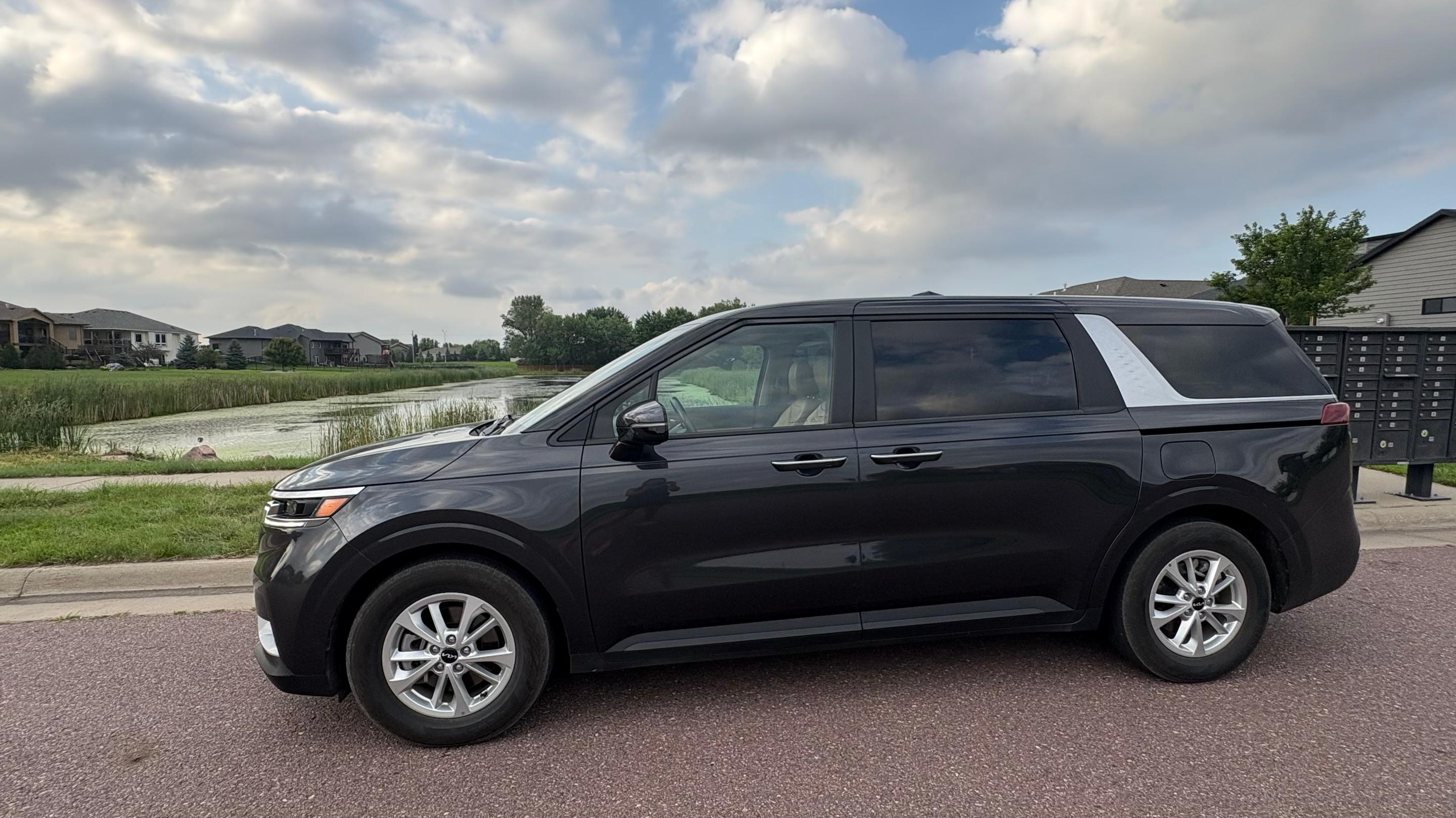 Kia Carnival 2023 in Sioux Falls, SD