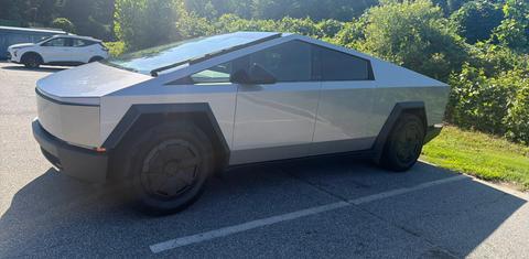 Tesla Cybertruck 2026